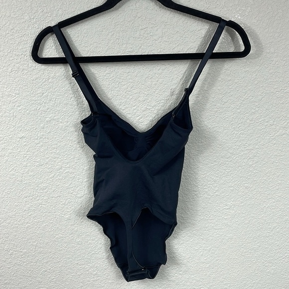 New Skims Seamless Everyday Sculpt Thong Bodysuit Shapewear Black Sz L - Picture 4 of 7